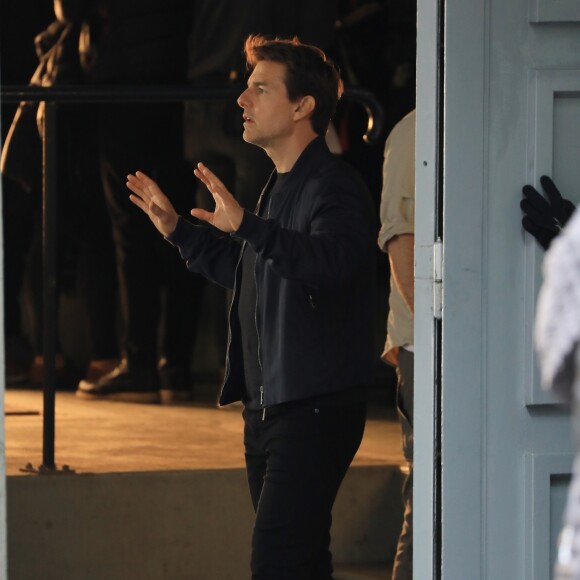 Tom Cruise sur le tournage du film "Mission Impossible 6" au métro Passy à Paris. Le 12 mai 2017