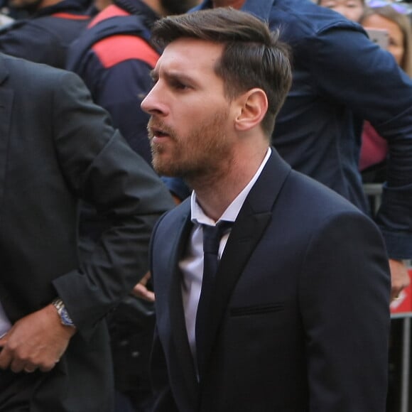 Lionel Messi arrivant au tribunal (ainsi que son père Jorge) pour leur procès pour fraude fiscale à Barcelone, le 2 juin 2016.