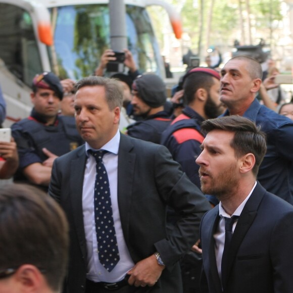 Lionel Messi arrivant au tribunal (ainsi que son père Jorge) pour leur procès pour fraude fiscale à Barcelone, le 2 juin 2016.