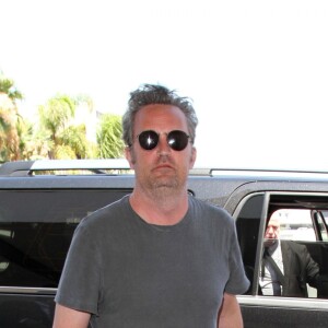 Matthew Perry prend un vol à l'aéroport de Los Angeles, le 26 juillet 2016. © CPA/Bestimage