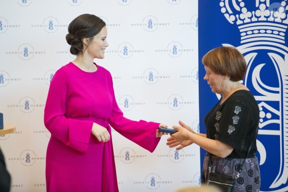 La princesse Sofia, qui est enceinte, assiste à la remise de médailles des Sophia Sisters à la Sophiahemmet University College à Stockholm, le 31 mai 2017