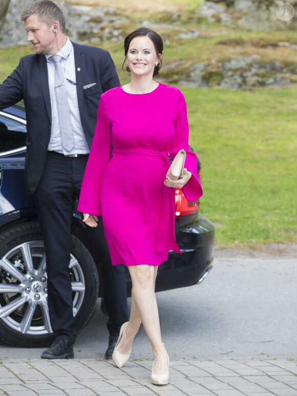 La princesse Sofia, enceinte, assiste à la remise de médailles des Sophia Sisters à la Sophiahemmet University College à Stockholm, le 31 mai 2017