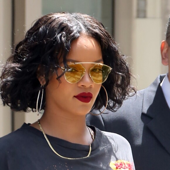 Rihanna sort de chez elle à New York, le 24 mai 2017.