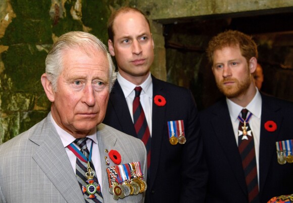Le prince Charles, prince de Galles, le prince William, duc de Cambridge et le prince Harry visitent les tunnels de Vimy lors des commémorations des 100 ans de la bataille de Vimy, au Mémorial national du Canada, à Vimy, le 9 avril 2017.