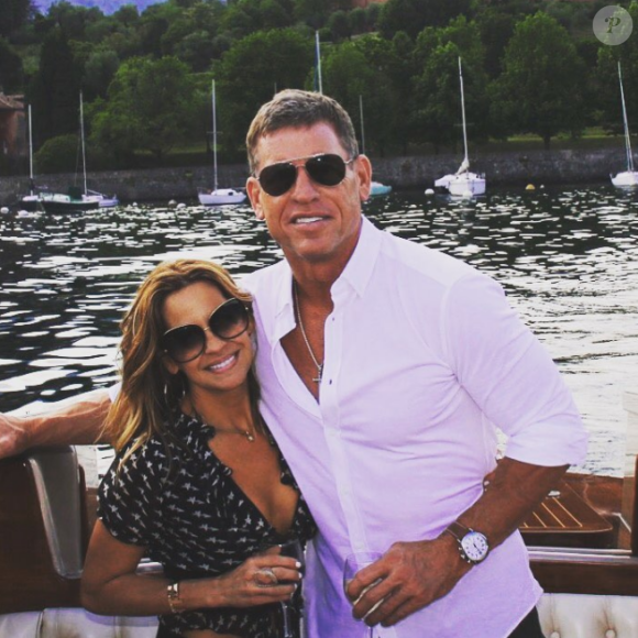 Troy Aikman, ancienne gloire de la NFL et triple vainqueur du Super Bowl avec les Dallas Cowboys, a demandé le 2 juin 2017 sa compagne Capa Mooty en mariage, sur les bords du Lac de Côme au cours de leurs vacances en Europe. Photo Instagram.