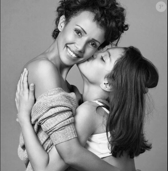 Sonia Rolland avec sa fille Tess pour la campagne Mixa.