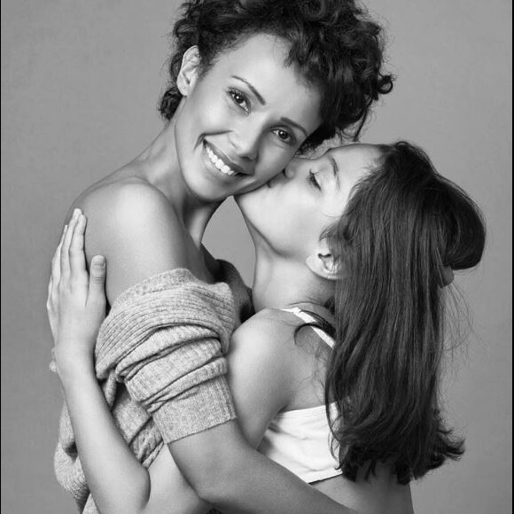 Sonia Rolland avec sa fille Tess pour la campagne Mixa.