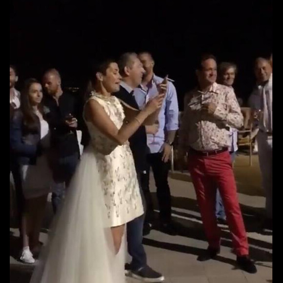 Cristina Cordula, heureuse à Capri (Italie) pour son mariage avec Frédéric, le 6 juin 2017.