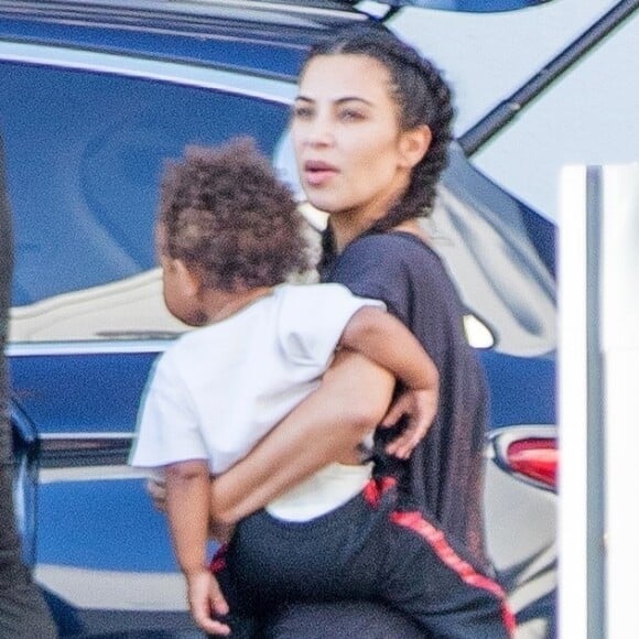 Exclusif - Kim Kardashian, son mari Kanye West et leurs enfants North et Saint à Calabasas. Le 6 juin 2017.