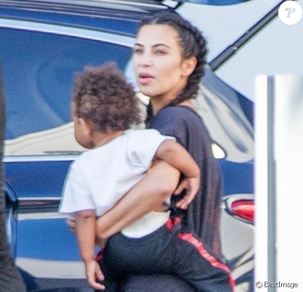 Exclusif - Kim Kardashian, son mari Kanye West et leurs enfants North et Saint à Calabasas. Le 6 juin 2017.