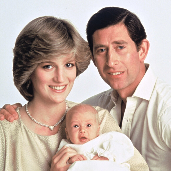 Archives - Le Prince Charles et Lady Diana ainsi que leur fils William, en 1982