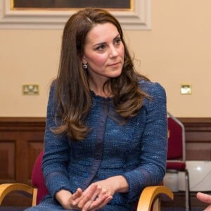 Kate Middleton, duchesse de Cambridge, rencontre le personnel du Kings College Hospital qui est intervenu après les attentats de Londres le 12 juin 2017.