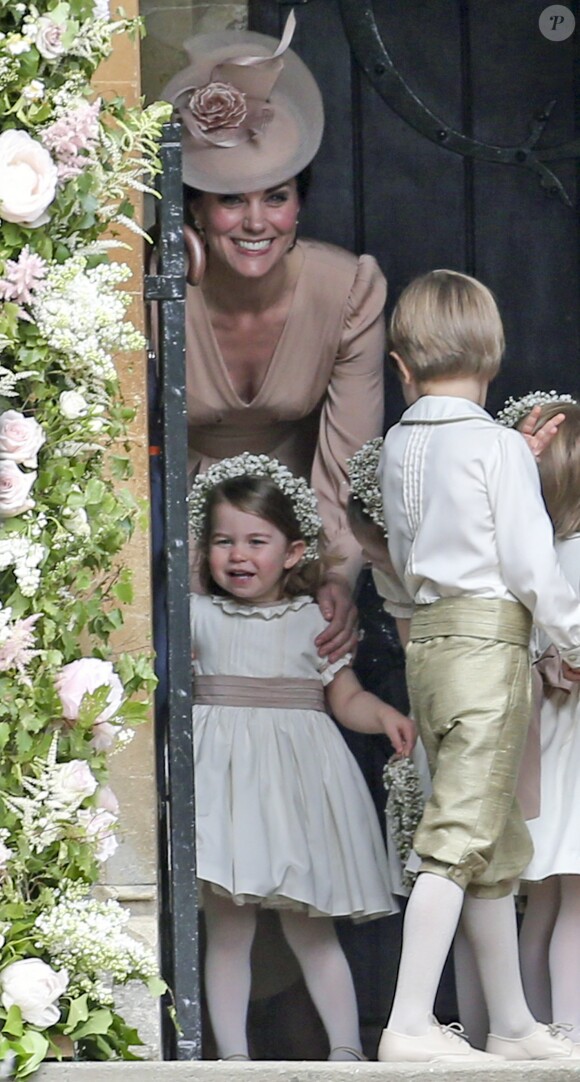 Kate Middleton, duchesse de Cambridge, et sa fille la princesse Charlotte de Cambridge - Mariage de Pippa Middleton et James Matthew, en l'église St Mark Englefield, Berkshire, Royaume Uni, le 20 mai 2017.