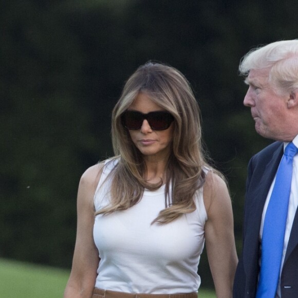 Le président des Etats-Unis Donald Trump, sa femme Melania et leur fils Barron, accompagnés des parents de Melania, Viktor and Amalija Knavs, sont de retour à la Maison Blanche à Washington, après un voyage dans le New Jersey, le 11 juin 2017.