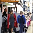 La femme de Donald Trump, Melania Trump et son fils Barron Trump vont déjeuner au restaurant Serafina à New York, le 17 novembre 2016. Barron Trump porte des tennis New Balance