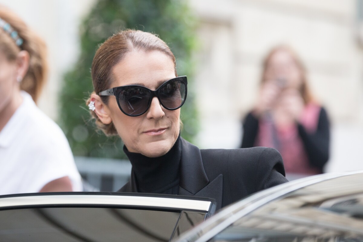 Photo Semi Exclusif Céline Dion Quitte Lhôtel Royal Monceau Pour