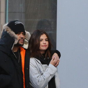 Exclusif - Selena Gomez et son compagnon The Weeknd (Abel Tesfaye) font du shopping en amoureux sur Bloor Street à Toronto, le 16 mars 2017. Le couple est allé chez Gucci et chez Holt Renfrew. Ils semblent très amoureux. © CPA/Bestimage