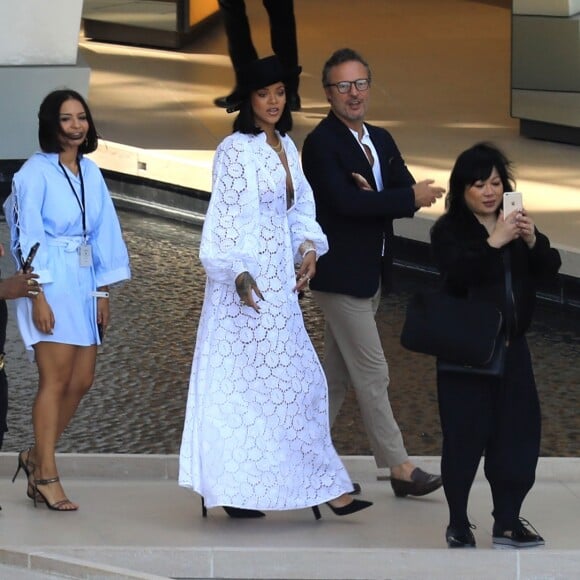 La chanteuse Rihanna assiste à la remise des prix LVMH Prize Young Fashion Designer 2017 à la Fondation Vuitton à Paris le 16 juin 2017.  Rihanna attends LVMH Prize Young Fashion Designer 2017 at Louis Vuitton Foundation in Paris on june 16th 201716/06/2017 - Paris