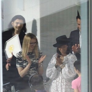 La chanteuse Rihanna assiste à la remise des prix LVMH Prize Young Fashion Designer 2017 à la Fondation Vuitton à Paris le 16 juin 2017.  Rihanna attends LVMH Prize Young Fashion Designer 2017 at Louis Vuitton Foundation in Paris on june 16th 201716/06/2017 - Paris