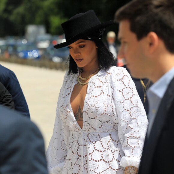 La chanteuse Rihanna assiste à la remise des prix LVMH Prize Young Fashion Designer 2017 à la Fondation Vuitton à Paris le 16 juin 2017.  Rihanna attends LVMH Prize Young Fashion Designer 2017 at Louis Vuitton Foundation in Paris on june 16th 201716/06/2017 - Paris