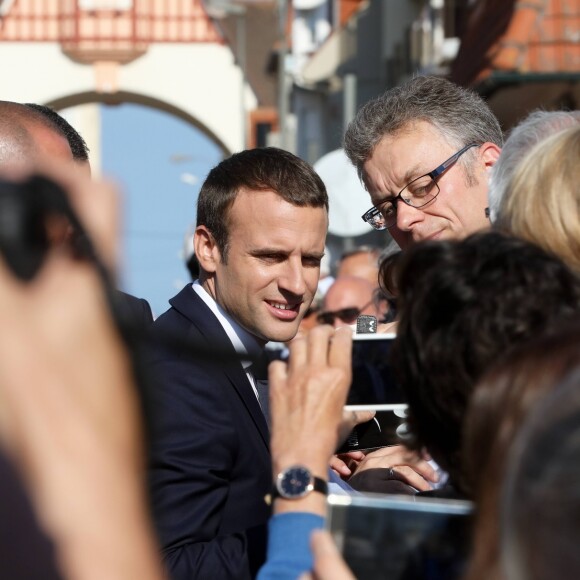 Le président de la République française Emmanuel Macron va voter à la mairie du Touquet pour le second tour des législatives, au Touquet le 18 juin 2017. Il devait ensuite se rendre à Suresnes pour la commémoration du 18 juin 1940. © Dominique Jacovides/Bestimage