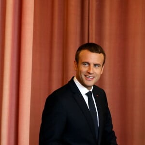 Le président de la République française Emmanuel Macron va voter à la mairie du Touquet pour le second tour des législatives, au Touquet le 18 juin 2017. Il devait ensuite se rendre à Suresnes pour la commémoration du 18 juin 1940. © Dominique Jacovides/Bestimage