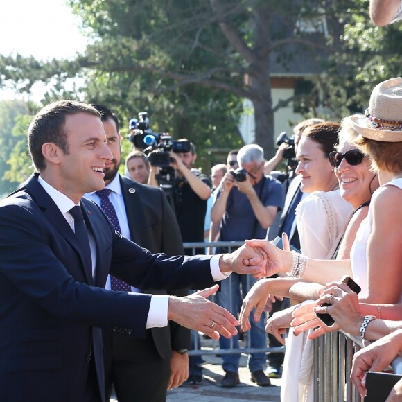 Le président de la République française Emmanuel Macron va voter à la mairie du Touquet pour le second tour des législatives, au Touquet le 18 juin 2017. Il devait ensuite se rendre à Suresnes pour la commémoration du 18 juin 1940. © Dominique Jacovides/Bestimage