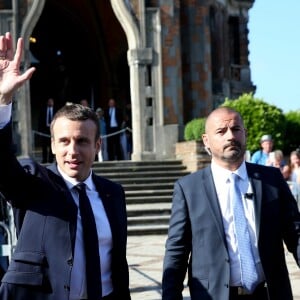 Le président de la République française Emmanuel Macron va voter à la mairie du Touquet pour le second tour des législatives, au Touquet le 18 juin 2017. Il devait ensuite se rendre à Suresnes pour la commémoration du 18 juin 1940. © Dominique Jacovides/Bestimage