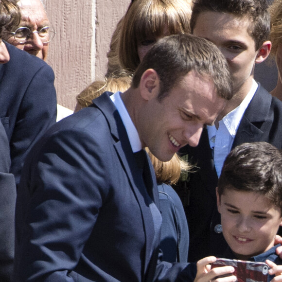 Emmanuel Macron participe à la cérémonie de commémoration de l'Appel du 18 juin du Général de Gaulle au Mont Valérien le 18 juin 2017. © Pierre Perusseau / Bestimage