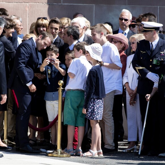 Emmanuel Macron participe à la cérémonie de commémoration de l'Appel du 18 juin du Général de Gaulle au Mont Valérien le 18 juin 2017. © Pierre Perusseau / Bestimage