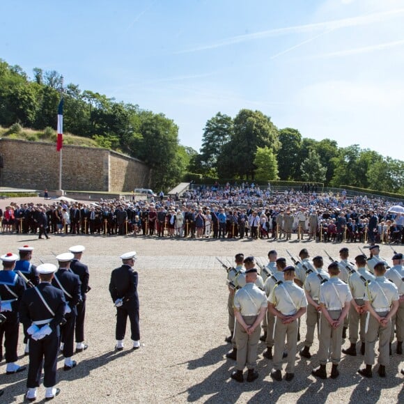 Emmanuel Macron participe à la cérémonie de commémoration de l'Appel du 18 juin du Général de Gaulle au Mont Valérien le 18 juin 2017. © Pierre Perusseau / Bestimage