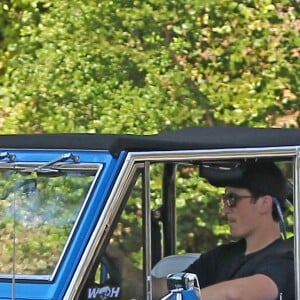 Miles Teller prend son Pick-up Ford Bronco pour se rendre à son cours de gym à Los Angeles, le 30 mars 2017.