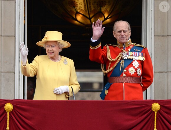 La reine Elizabeth II et le prince Philip, duc d'Edimbourg, lors de la parade Trooping the Colour en juin 2012.