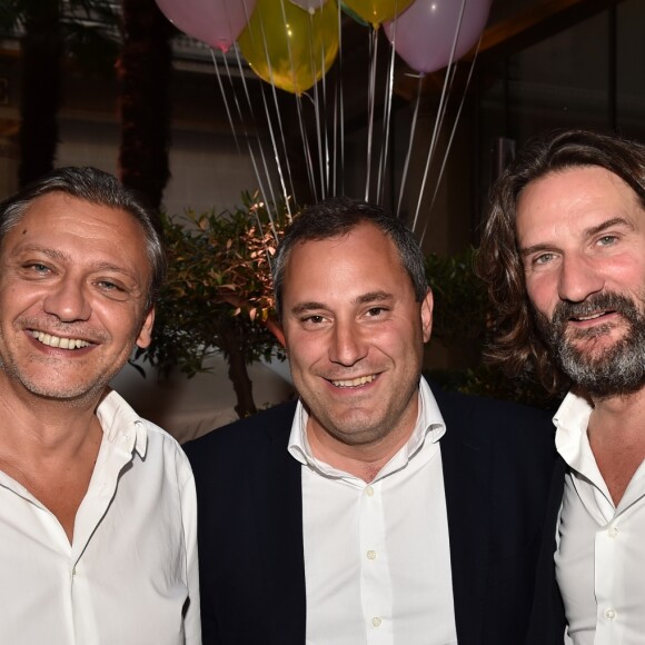 Exclusif - Valéry Zeitoun, Benjamin Patou et Frédéric Beigbeder lors de la soirée "Palm Springs 60's" à l'hôtel Prince de Galles pour l'inauguration de son patio d'été à Paris le 15 juin 2017. © Rachid Bellak / Bestimage