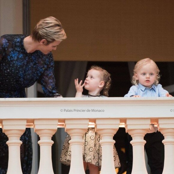 La princesse Charlene de Monaco a assisté avec ses jumeaux la princesse Gabriella et le prince Jacques aux célébrations de la Saint-Jean sur la Place du palais princier le 23 juin 2017, en l'absence du prince Albert, en déplacement en Irlande. © Eric Mathon / Facebook Palais princier de Monaco