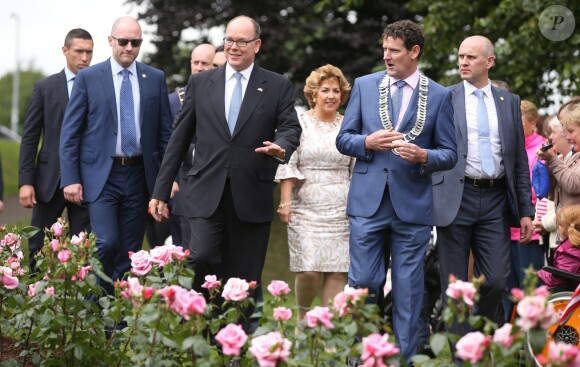 Le prince Albert II de Monaco inaugurait le 23 juin 2017 à Drogheda, en Irlande, la roseraie Princesse Grace du parc St Dominick's, baptisée d'après sa défunte mère qui visita jadis la ville.