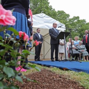 Le prince Albert II de Monaco inaugurait le 23 juin 2017 à Drogheda, en Irlande, la roseraie Princesse Grace du parc St Dominick's, baptisée d'après sa défunte mère qui visita jadis la ville.