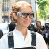 Céline Dion, salopette en cuir noir à la sortie de l'hôtel Royal Monceau à Paris le 25 juin 2017.
