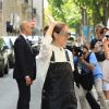 Céline Dion, salopette en cuir noir à la sortie de l'hôtel Royal Monceau à Paris le 25 juin 2017.
