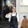 Céline Dion, salopette en cuir noir à la sortie de l'hôtel Royal Monceau à Paris le 25 juin 2017.