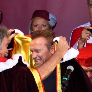 Arnold Schwarzenegger et sa compagne Heather Millligan sont cette année les invités exceptionnels de la seconde édition de" Libourne fête le vin". À cette occasion l'acteur, passionné de vins Français a été intronisé par la commanderie des vins de Bordeaux et nommé grand maitre et ambassadeur des célèbres vins Bordelais. Le 25 Juin 2017 à Libourne.