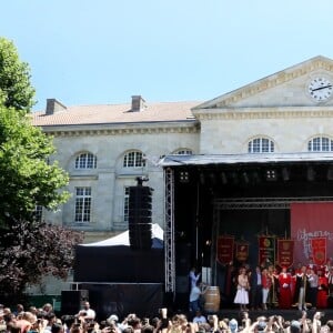 Arnold Schwarzenegger et sa compagne Heather Millligan sont cette année les invités exceptionnels de la seconde édition de" Libourne fête le vin". À cette occasion l'acteur, passionné de vins Français a été intronisé par la commanderie des vins de Bordeaux et nommé grand maitre et ambassadeur des célèbres vins Bordelais. Le 25 Juin 2017 à Libourne.