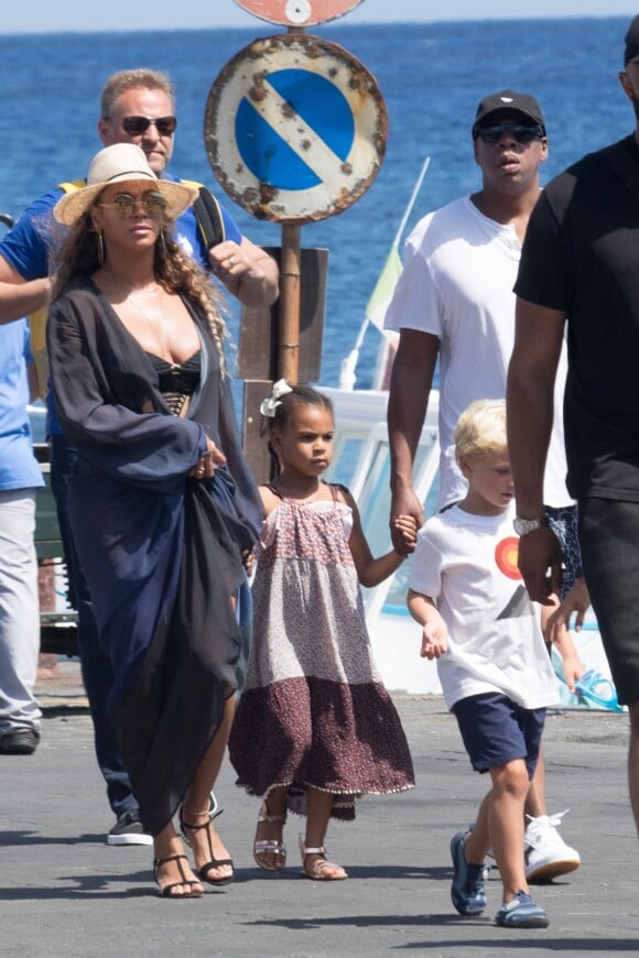 Exclusif - Beyoncé et son mari Jay Z en vacances sur l'Ile de Lipari en Sicile avec leur fille Blue Ivy le 12 août 2016.