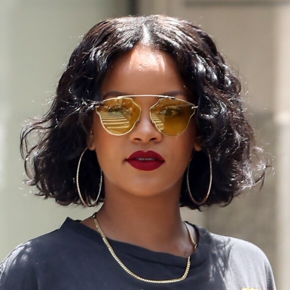 Rihanna sort de chez elle à New York, le 24 mai 2017.