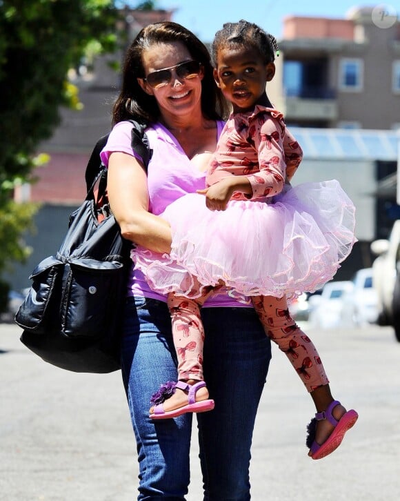 Kristin Davis est allée chercher sa fille Gemma à son cours de danse classique à Brentwood. Le 16 août 2014