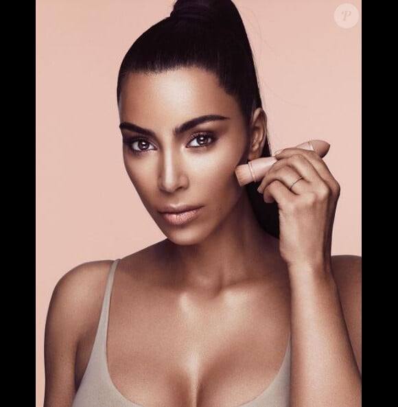 Kim Kardashian lance sa collection de make-up KKWBeauty le 21 juin 2017.