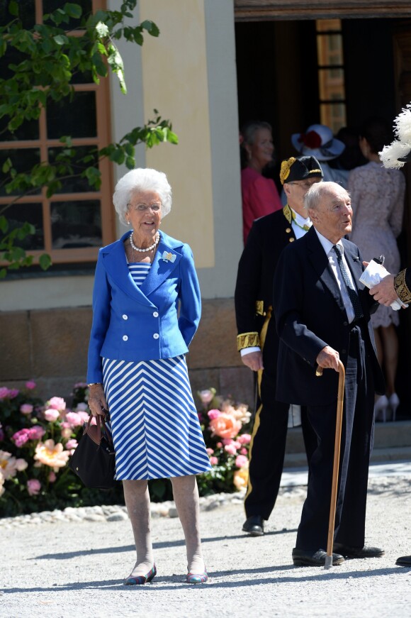 La comtesse Alice Trolle-Wachtmeister et son époux le comte Hans Gabriel Wachtmeister lors du baptême de la princesse Leonore de Suède à Stockholm le 8 juin 2014. Alice Trolle-Wachtmeister, qui fut au service de la cour suédoise pendant quarante ans comme dame d'honneur et maîtresse de la gardde-robe, est morte le 26 juin 2017 à 91 ans.