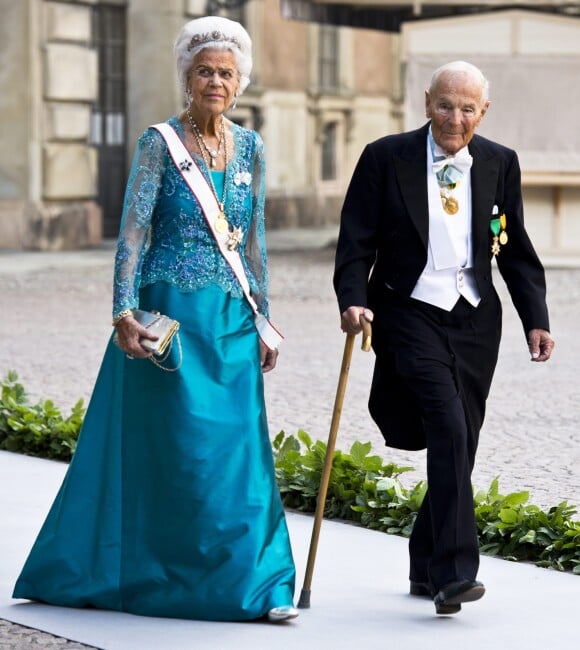La comtesse Alice Trolle-Wachtmeister et le comte Hans Gabriel Wachtmeister au mariage de la princesse Madeleine de Suède et de Christopher O'Neill au Palais Royal à Stockholm le 8 juin 2013. Alice Trolle-Wachtmeister, qui fut au service de la cour suédoise pendant quarante ans comme dame d'honneur et maîtresse de la gardde-robe, est morte le 26 juin 2017 à 91 ans.