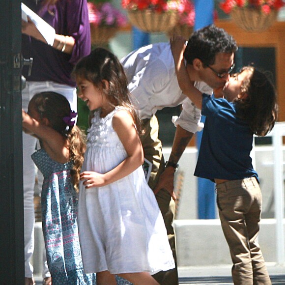 Jennifer Lopez et son ex mari Marc Anthony vont chercher leur fille Emme a l'ecole a Los Angeles, le 19 juin 2013