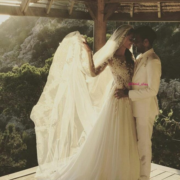 Dani Alves et Joana Sanz lors de leur mariage secret dans les Baléares, le 8 juillet 2017. Photo Instagram d'un compte fan, issue d'une story de Joana.